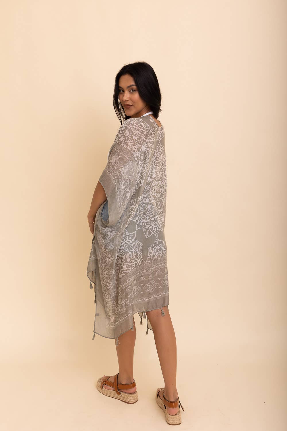 Versatile Kimono Cardigan with Tassels - Festival Ready 🎡