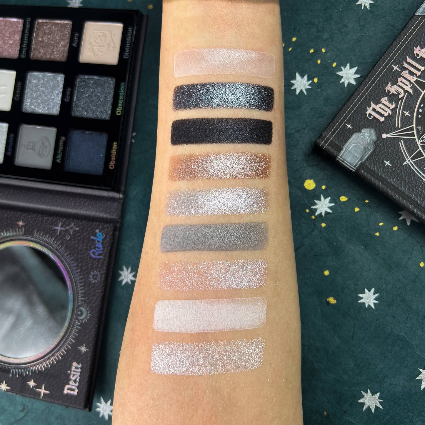 RUDE - The Spell Book Smooth and Blendable Eyeshadow Palette